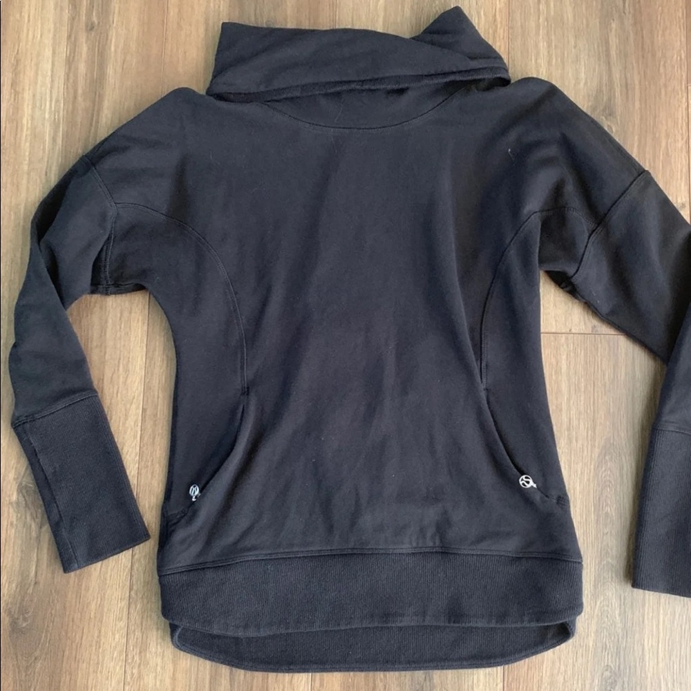 Lululemon pullover size 4